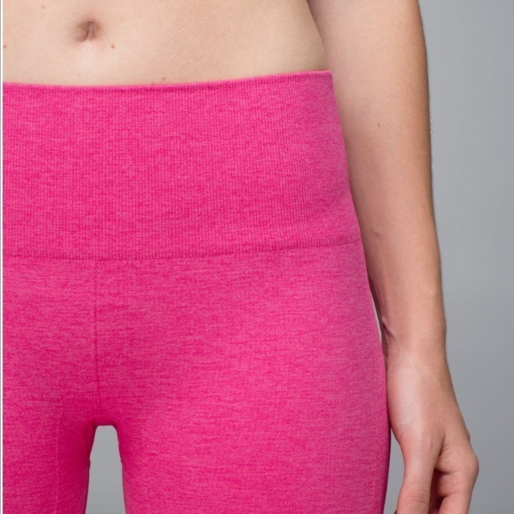 Lululemon Free To Flow Crop 17” Legging Magenta Sz 4 - Picture 3 of 12